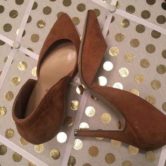 Breckelle’s Tan Pointed Toe Single Soles Pump - Picture 6 of 8